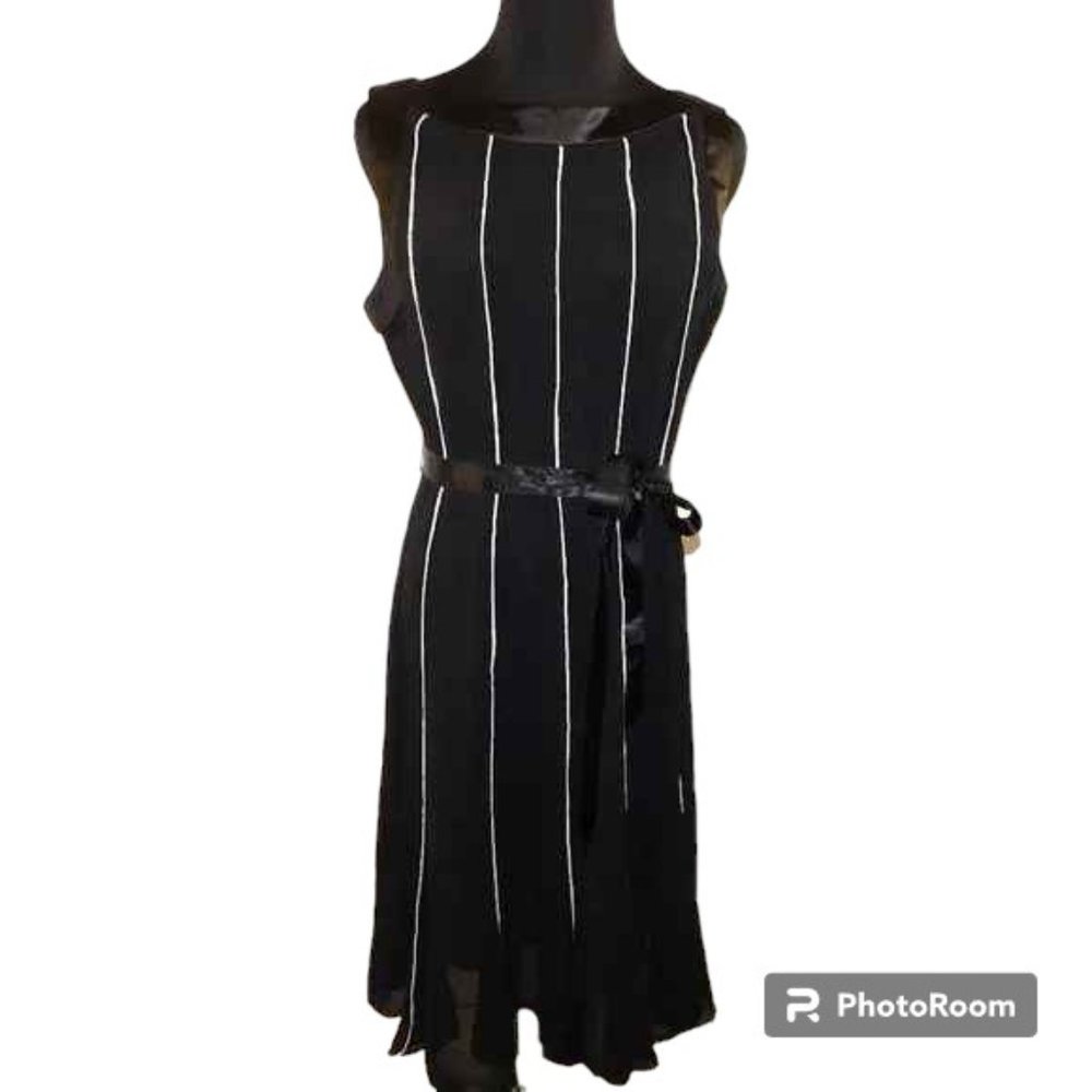 Sandra Darren Cocktail Dress Size 10 Party Peek A Boo Back Formal